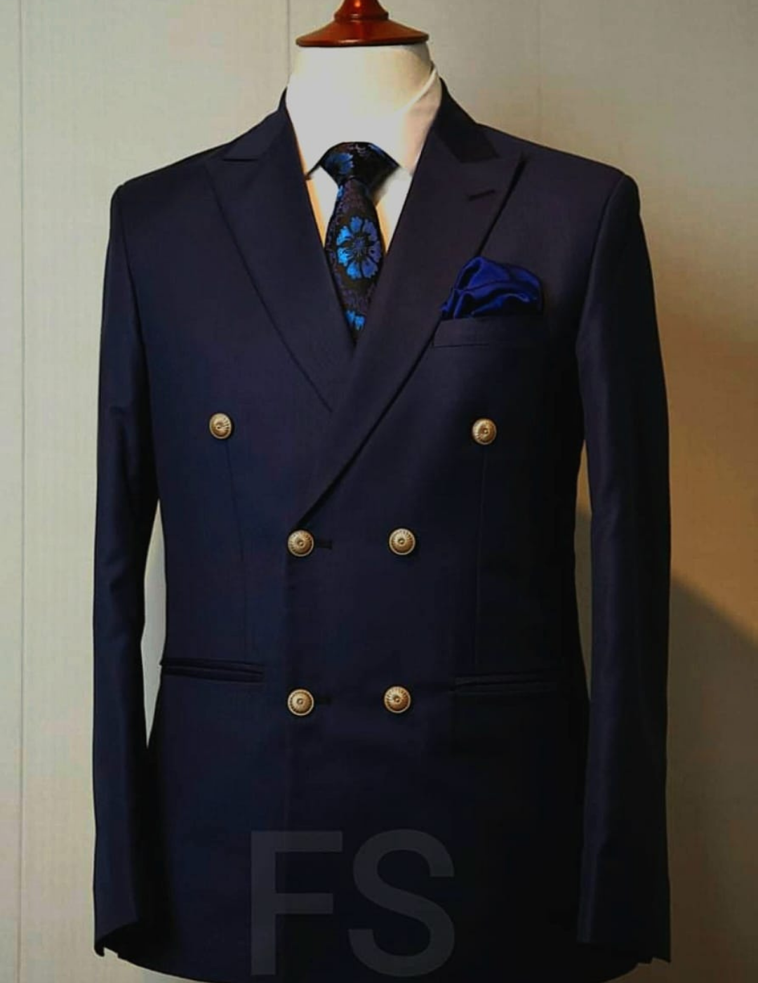 BLUE PEAK LAPEL DOUBLE BREASTED SUIT